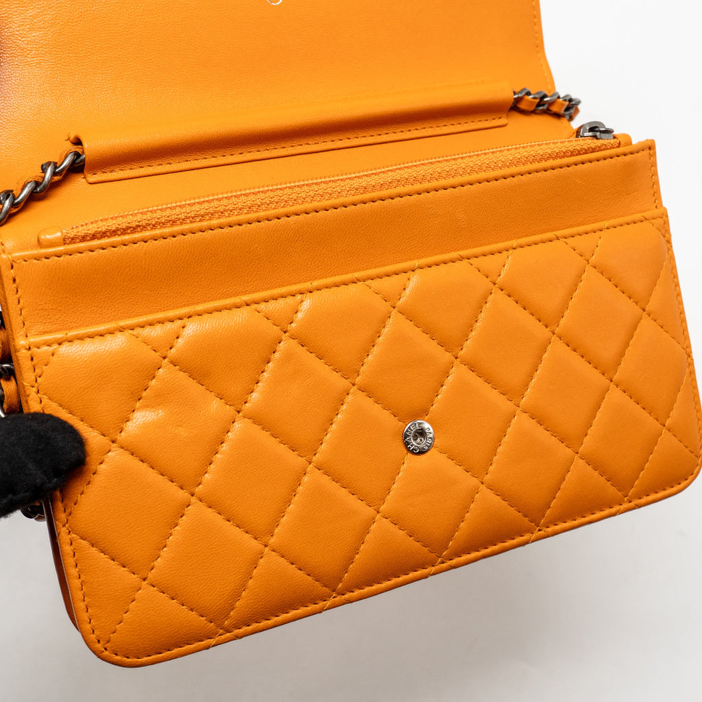 CHANEL BOY WALLET ON CHAIN LAMBSKIN ORANGE RUTHENIUM SILVER HARDWARE