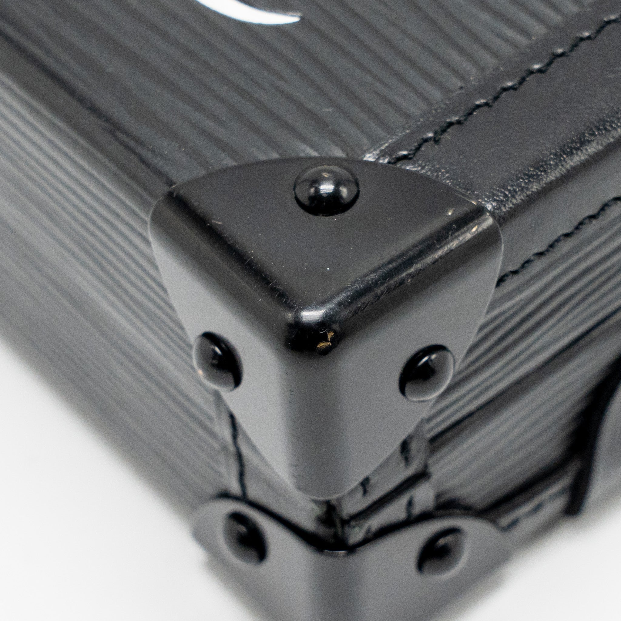 LOUIS VUITTON PETIT MALLE EPI BLACK GHW