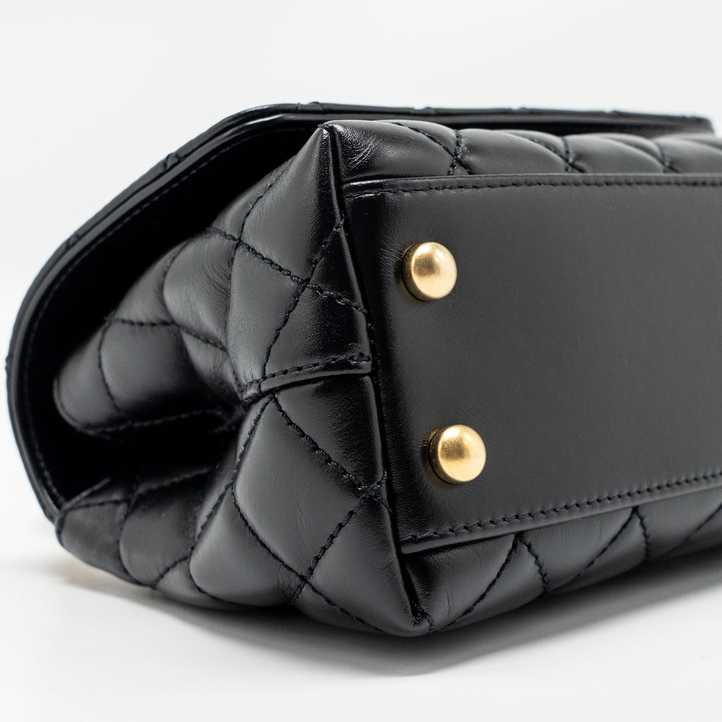 CHANEL DETAILED METAL TOP HANDLE MINI COCO HANDLE FLAP BAG SHINY CALFSKIN BLACK GHW (MICROCHIP)