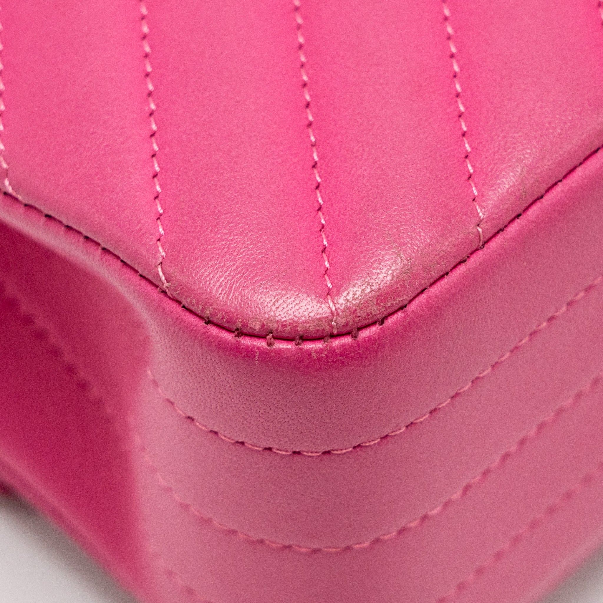 CHANEL MEDIUM CHEVRON CLASSIC DOUBLE FLAP BAG LAMBSKIN PINK GHW