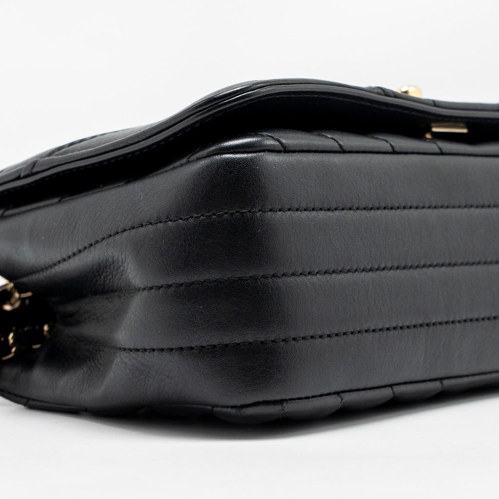 CHANEL CHEVRON FLAP BAG LAMBSKIN BLACK LGHW