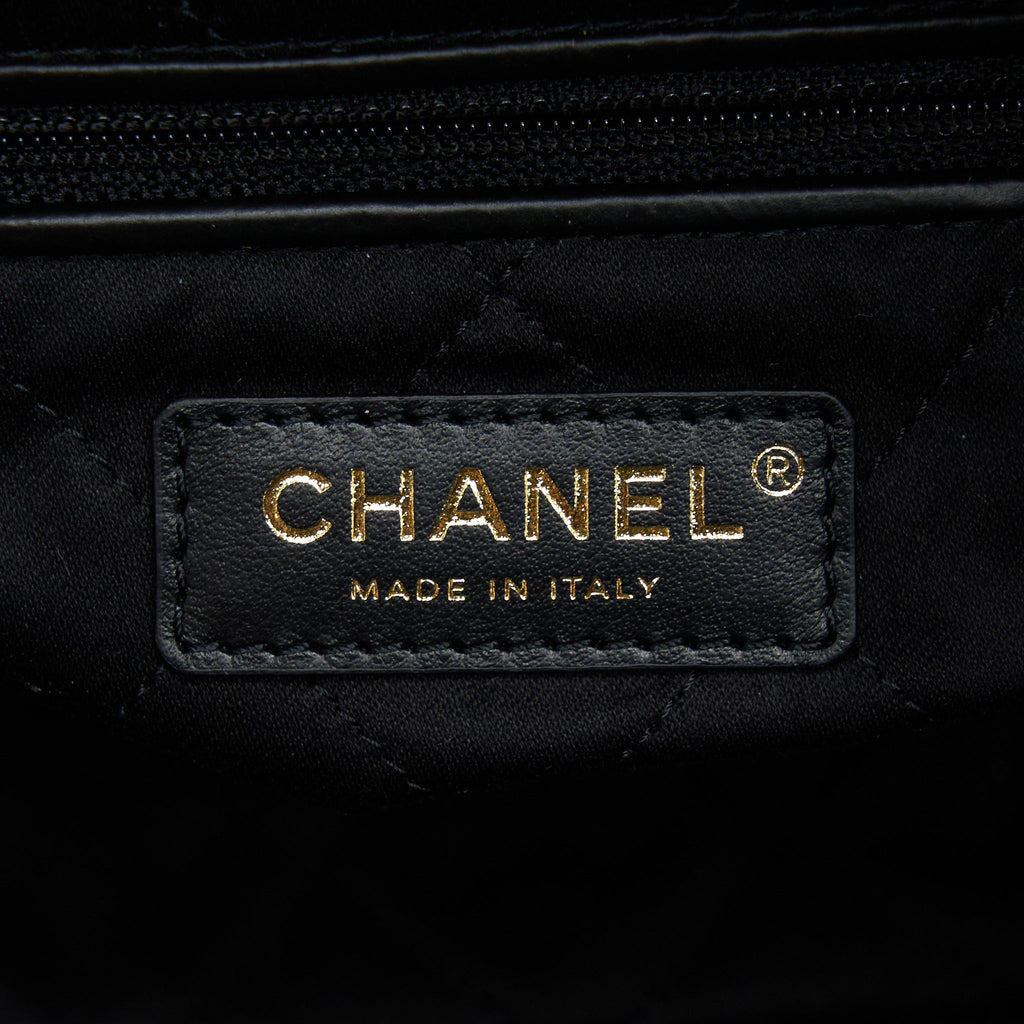CHANEL 22 BAG MEDIUM SHINY CALFSKIN BLACK GHW (MICROCHIP)