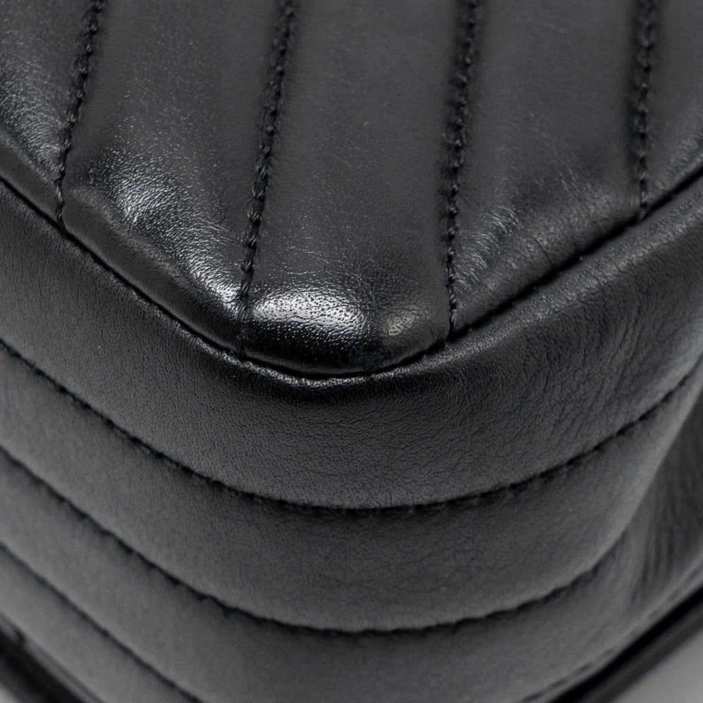 CHANEL CHEVRON FLAP BAG LAMBSKIN BLACK LGHW