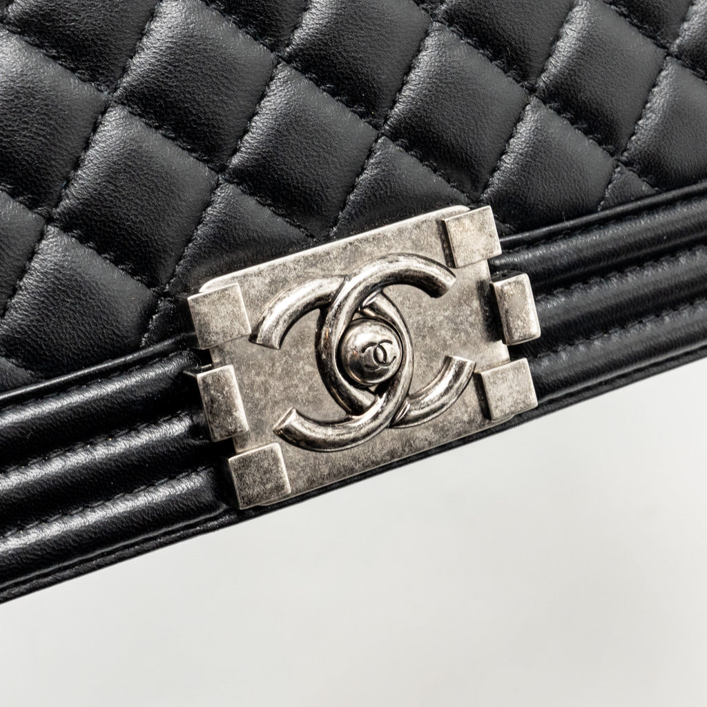 CHANEL MEDIUM BOY BAG LAMBSKIN BLACK RUTHENIUM HARDWARE