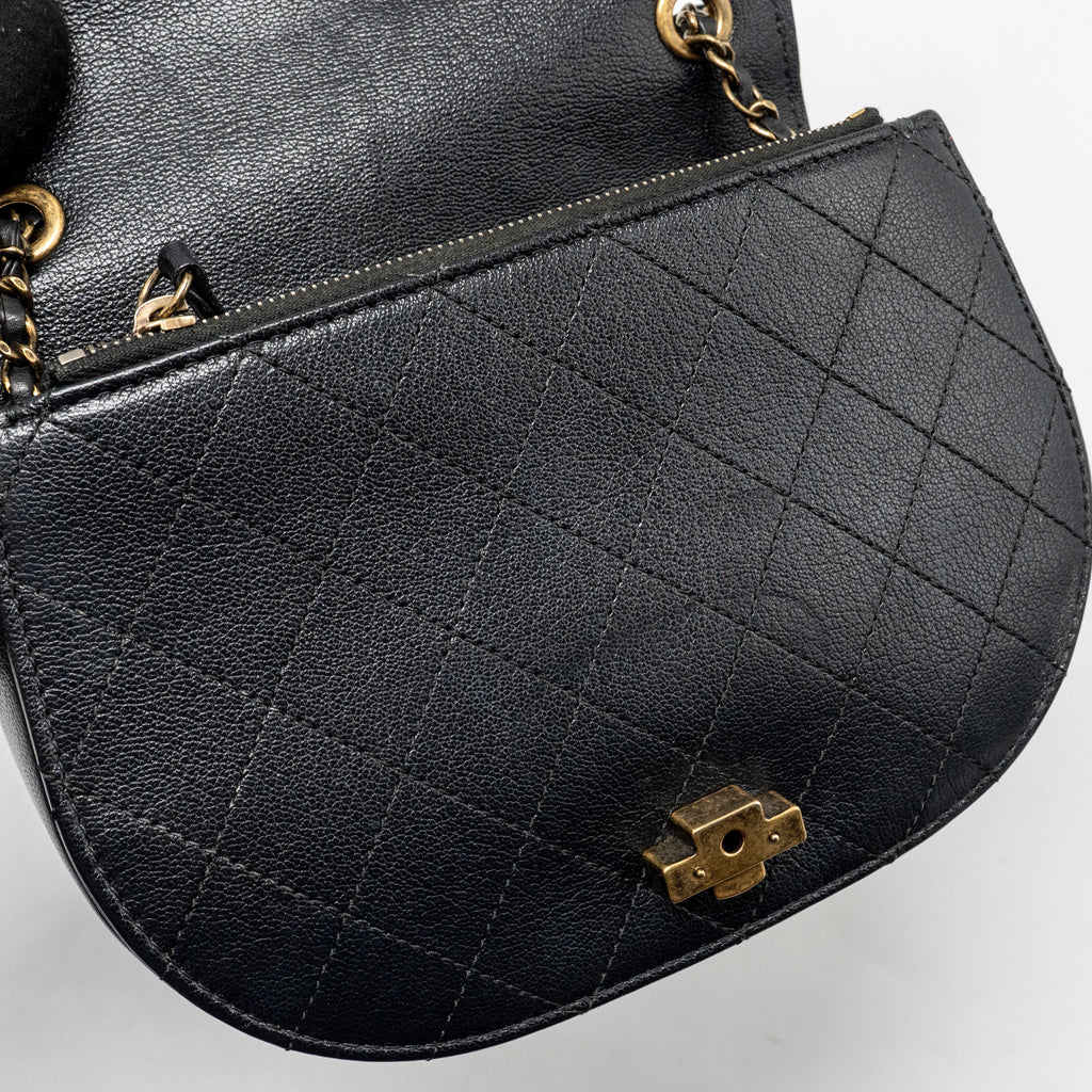 CHANEL SMALL COCO CURVE FLAP BAG SHINY GOATSKIN/CALFSKIN BLACK GHW