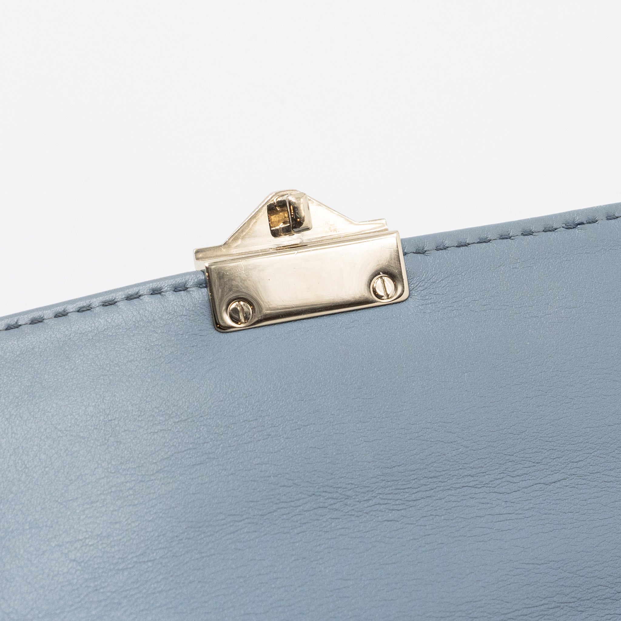 VALENTINO GARAVANI ROCKSTUD GLAM LOCK CHAIN BAG LEATHER LIGHT BLUE LGHW
