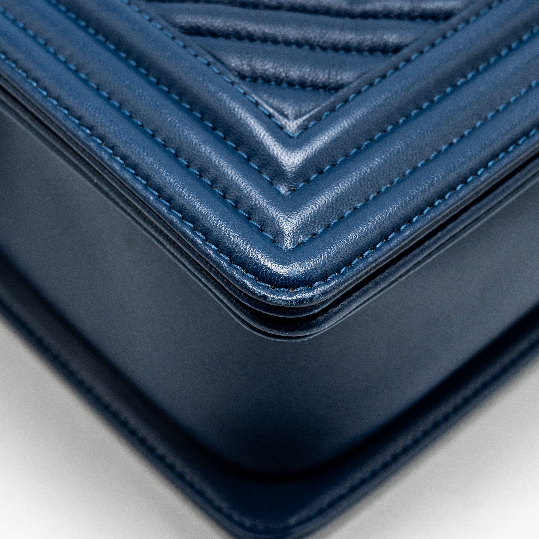 CHANEL NEW MEDIUM BOY BAG CHEVRON LAMBSKIN BLUE RUTHENIUM SHW