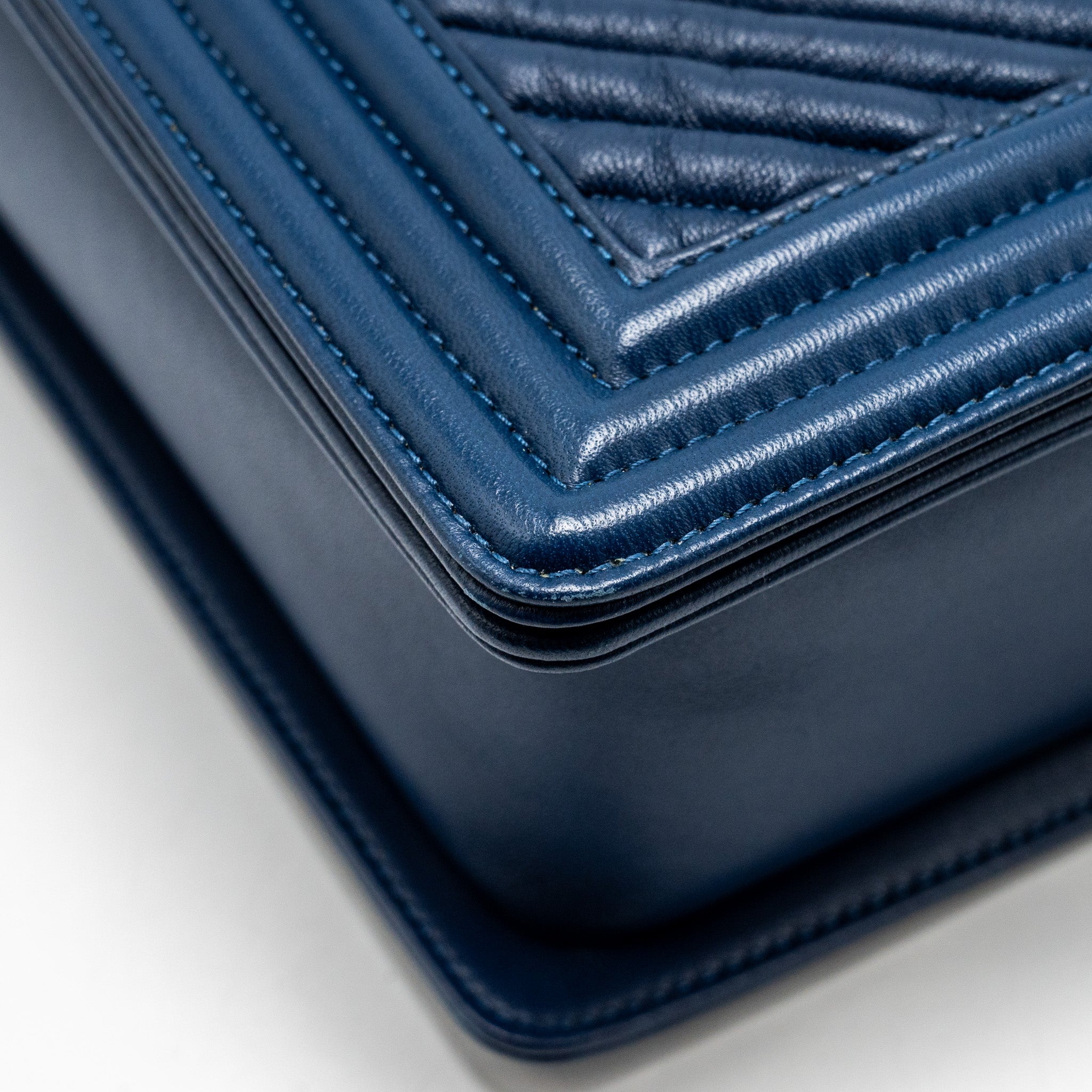 CHANEL NEW MEDIUM BOY BAG CHEVRON LAMBSKIN BLUE RUTHENIUM SHW