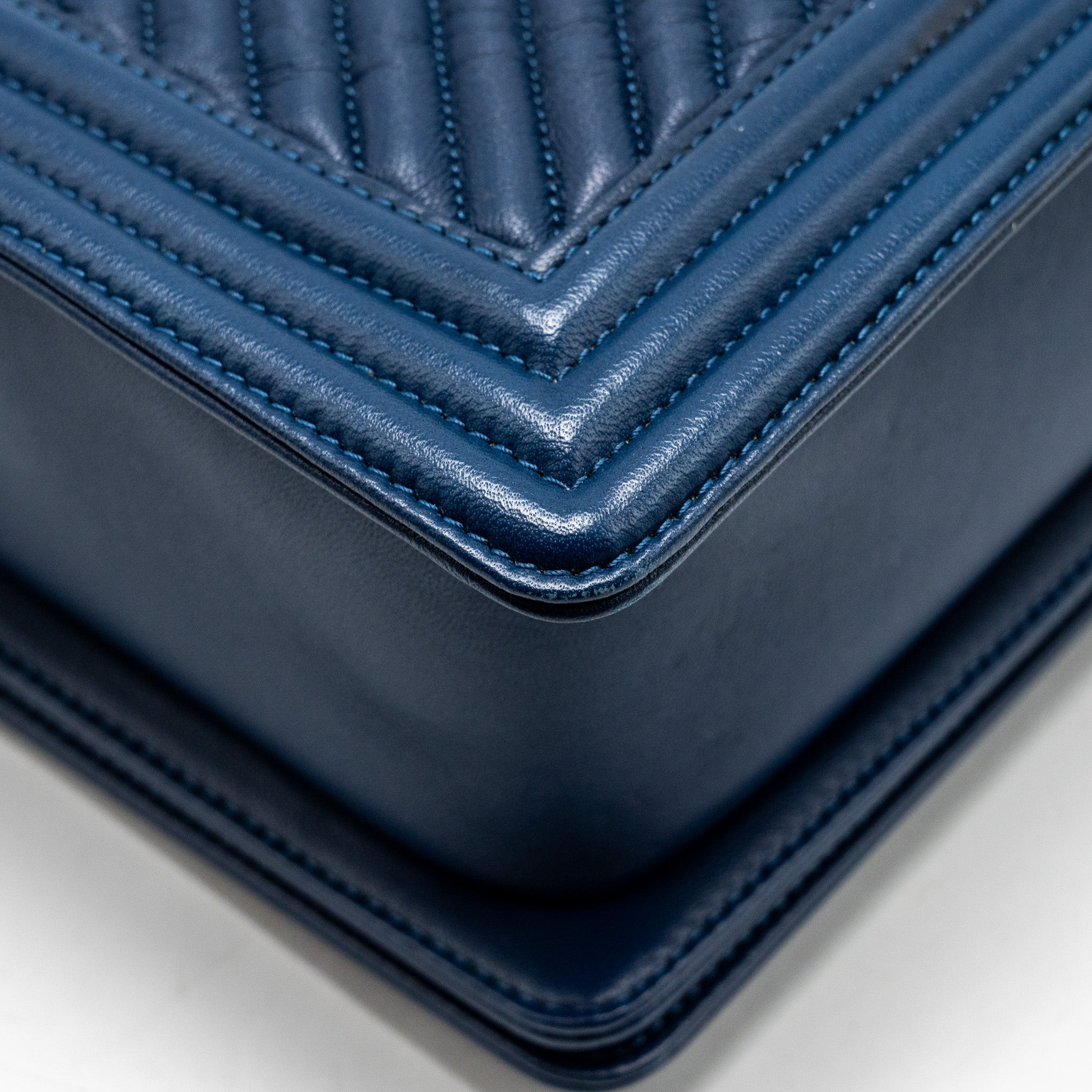 CHANEL NEW MEDIUM BOY BAG CHEVRON LAMBSKIN BLUE RUTHENIUM SHW