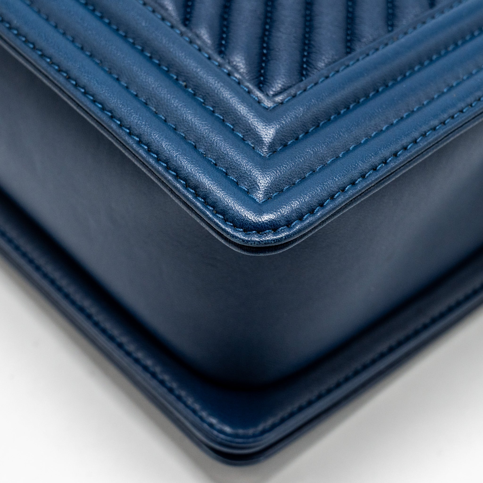CHANEL NEW MEDIUM BOY BAG CHEVRON LAMBSKIN BLUE RUTHENIUM SHW