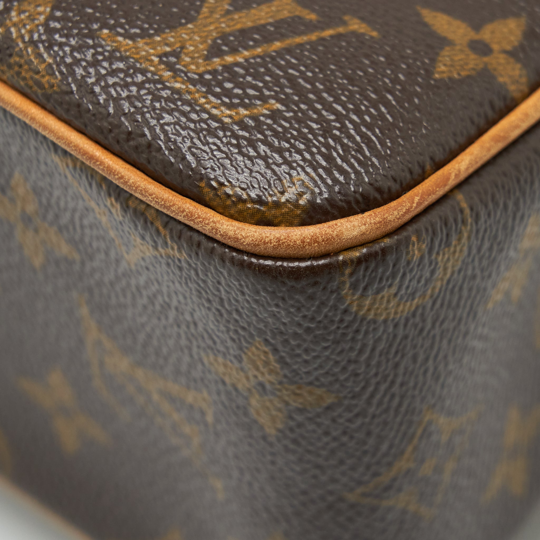LOUIS VUITTON VINTAGE MONOGRAM SHOULDER BAG GHW