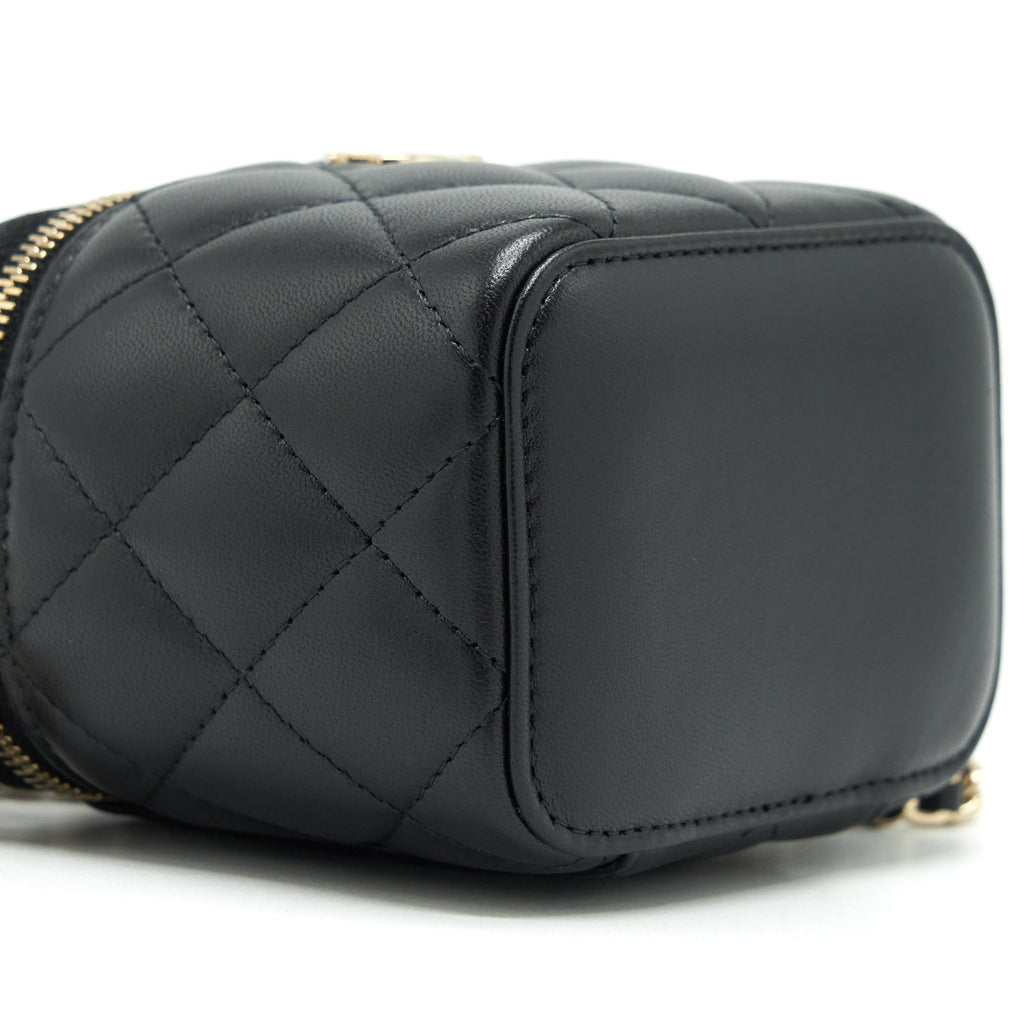 CHANEL 22P TOP HANDLE MINI VANITY WITH CHAIN WITH MIRROR INSIDE LAMBSKIN BLACK LGHW