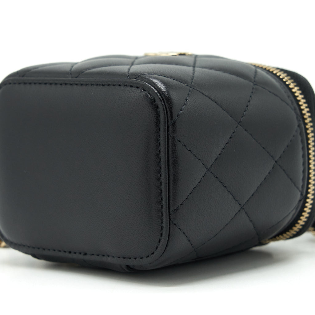 CHANEL 22P TOP HANDLE MINI VANITY WITH CHAIN WITH MIRROR INSIDE LAMBSKIN BLACK LGHW
