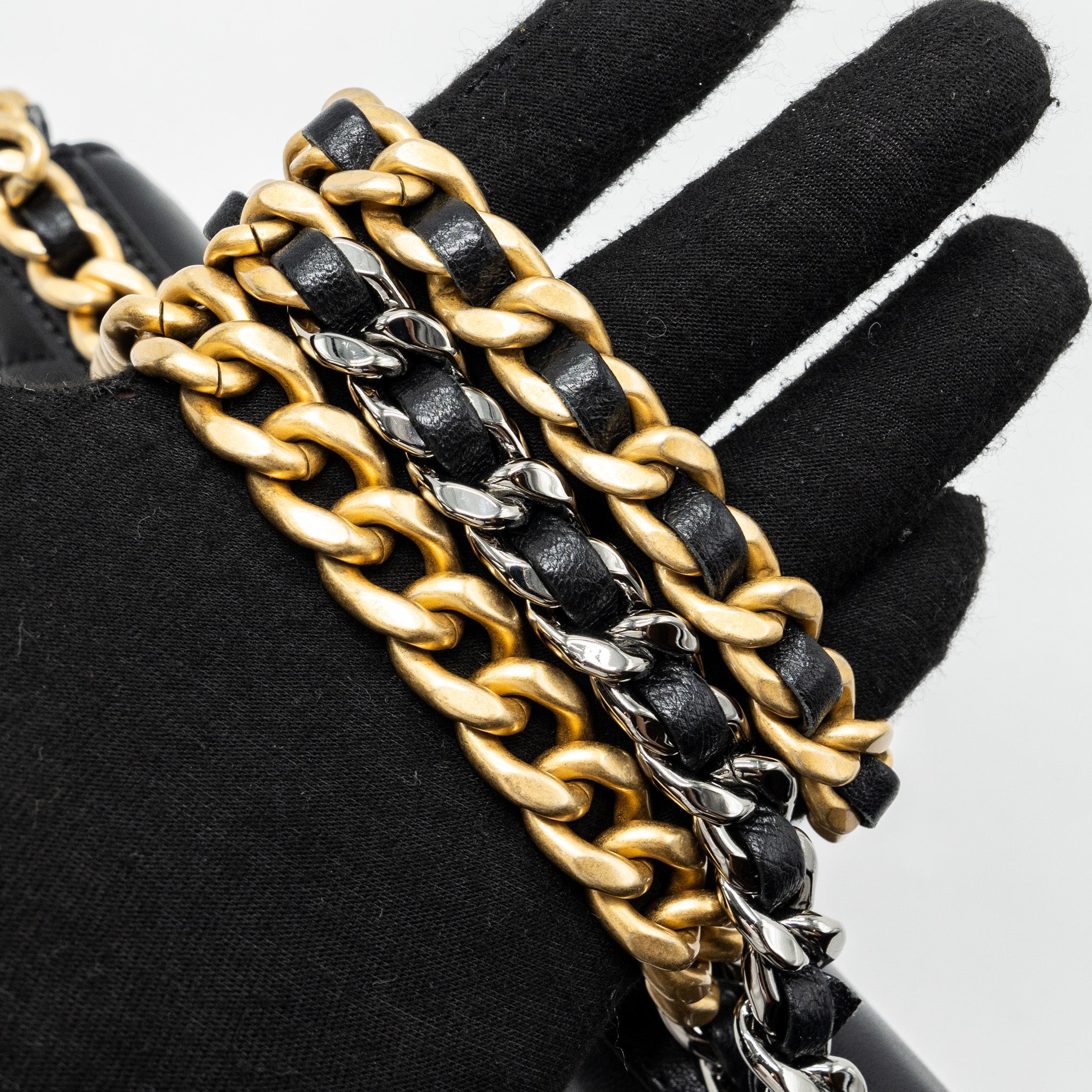 CHANEL 19 WALLET ON CHAIN LAMBSKIN BLACK MULTICOLOR HARDWARE (MICROCHIP)