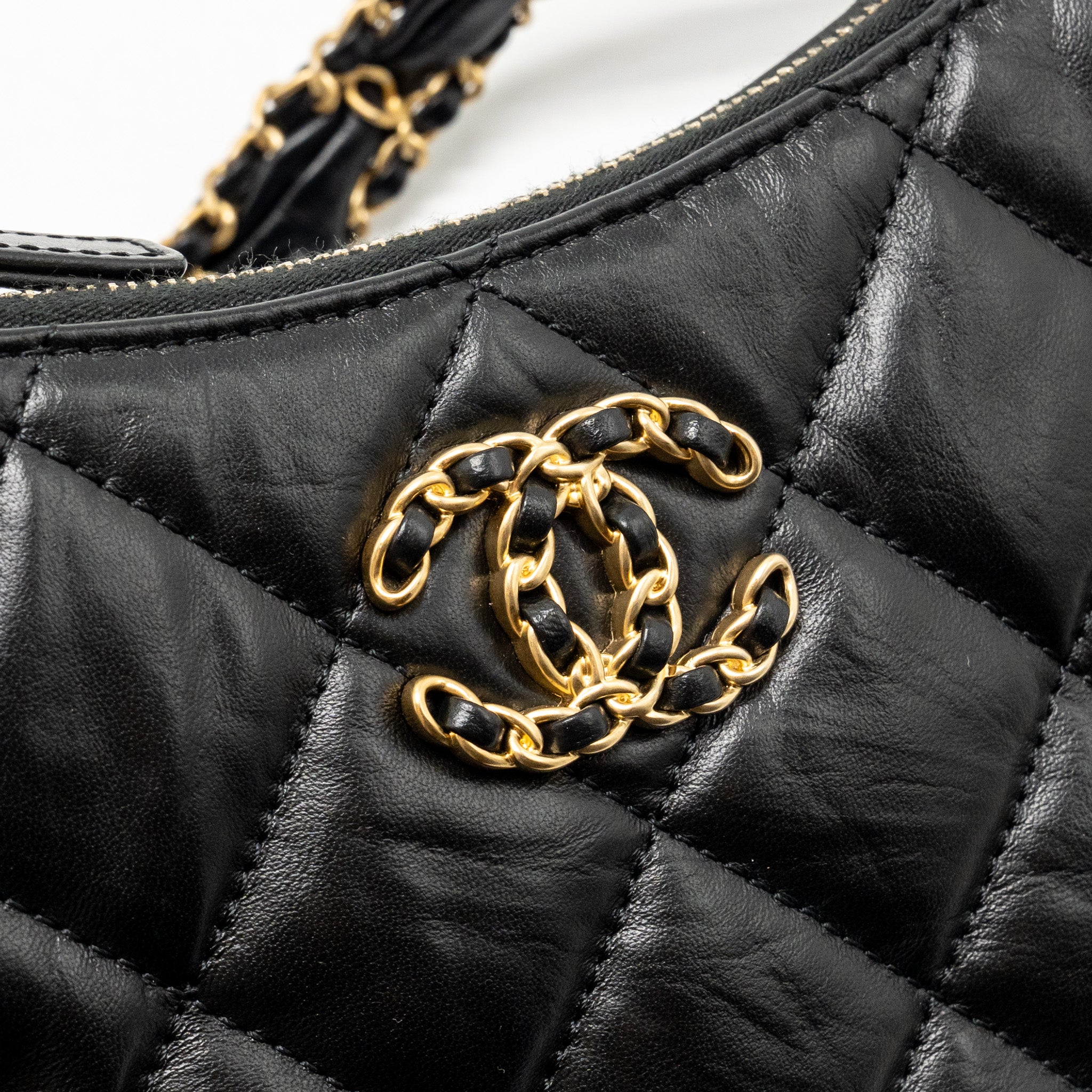 CHANEL 23K 19 HOBO SHOULDER BAG CALFSKIN BLACK GHW (MICROCHIP)
