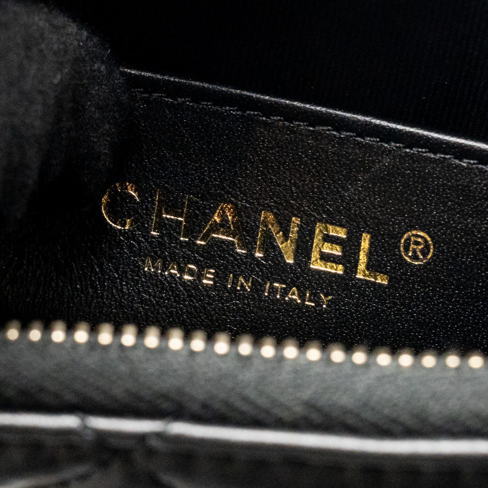 CHANEL 23K 19 HOBO SHOULDER BAG CALFSKIN BLACK GHW (MICROCHIP)