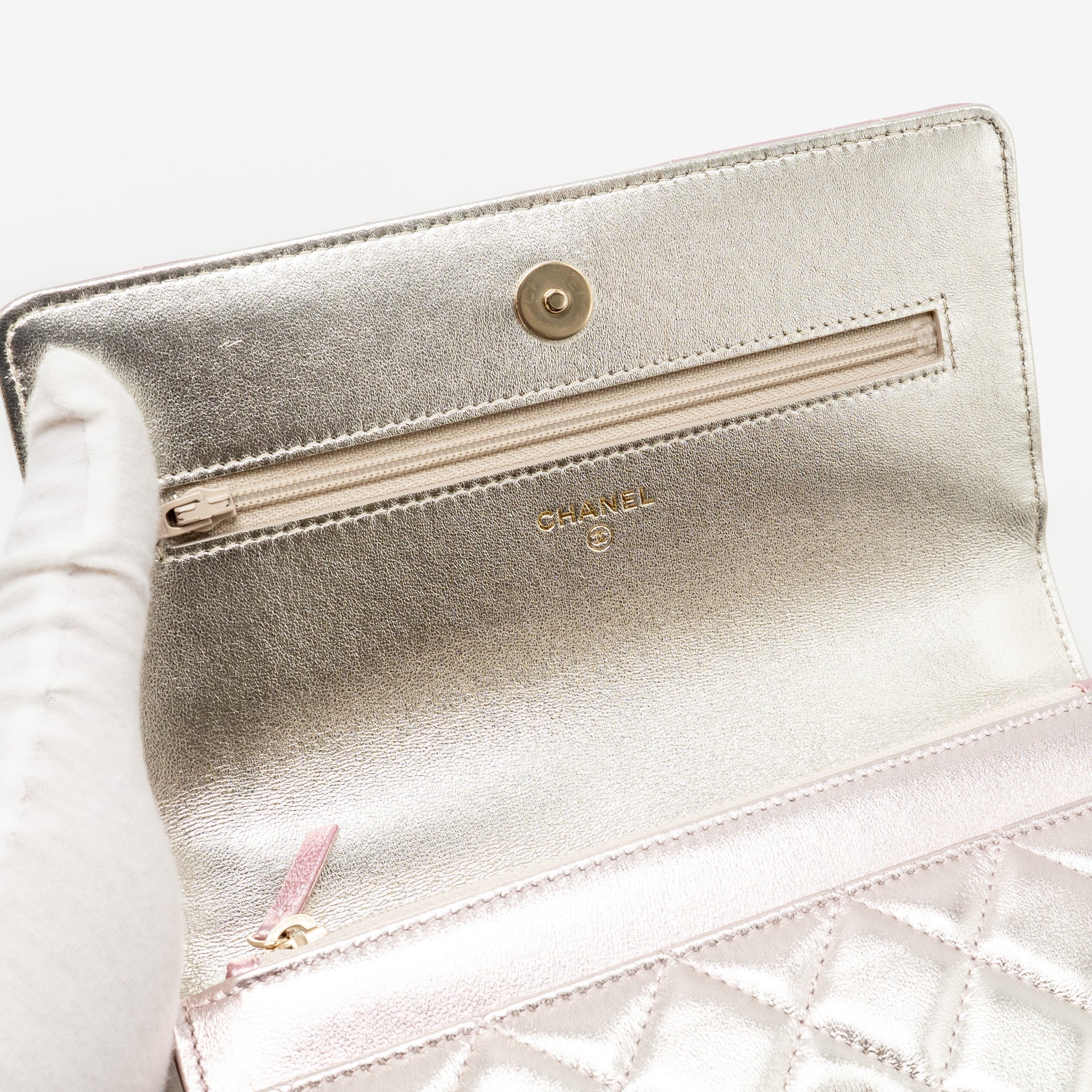 CHANEL 21K WALLET ON CHAIN IRIDESCENT LAMBSKIN LGHW (MICROCHIP)