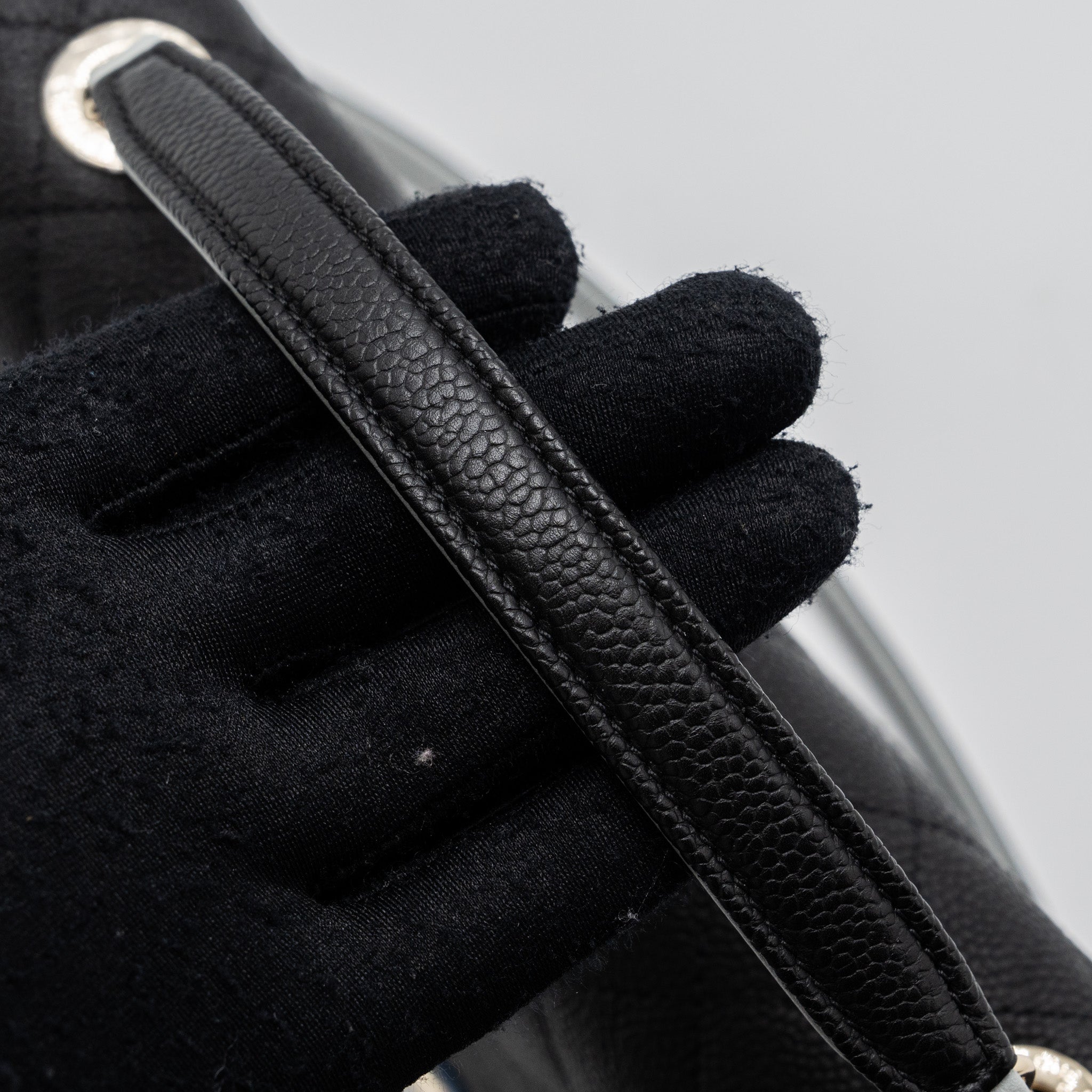 CHANEL FLAP BAG WITH HANDLE CAVIAR BLACK/MULTICOLOUR LGHW