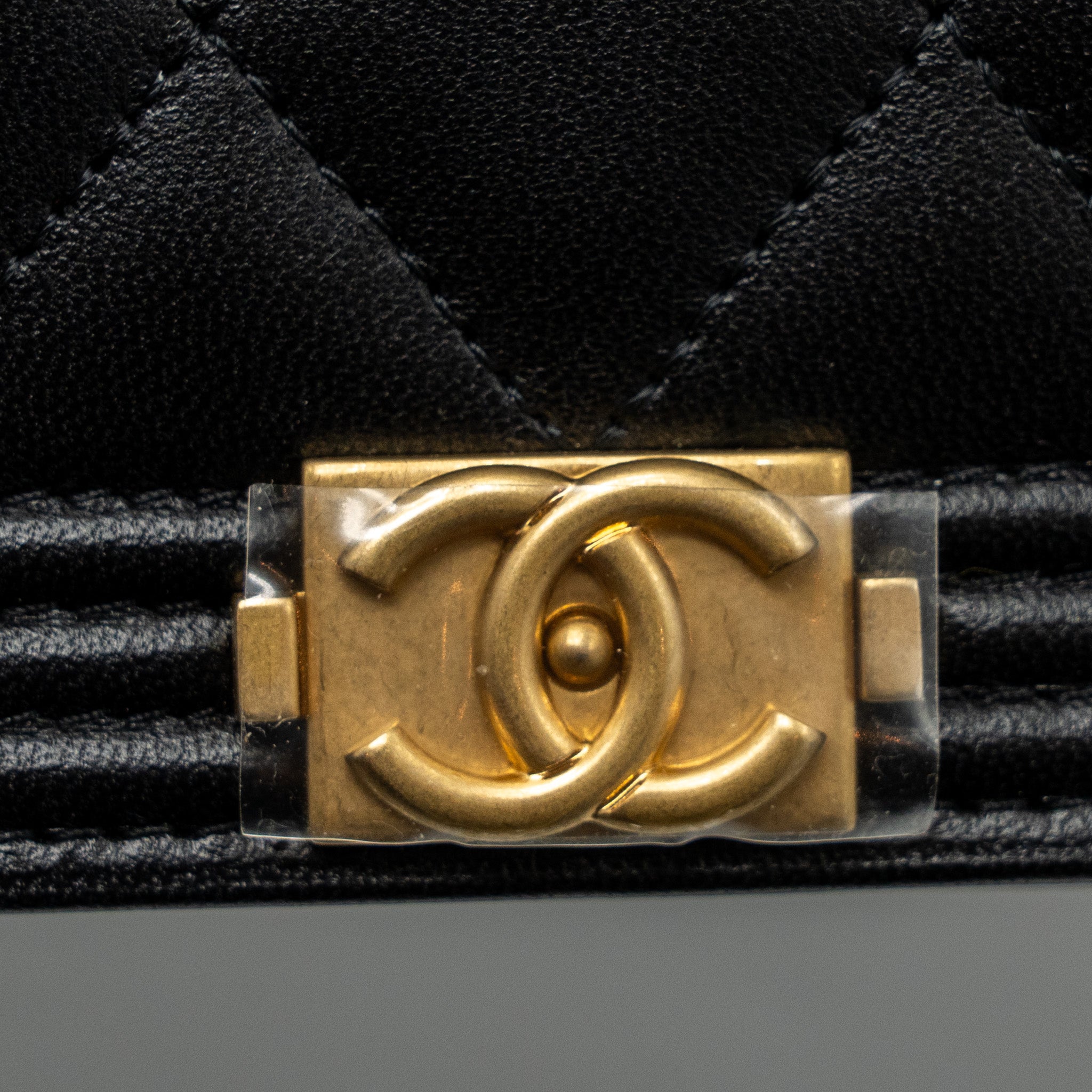 CHANEL BOY WALLET ON CHAIN LAMBSKIN BLACK GHW(MICROCHIP)