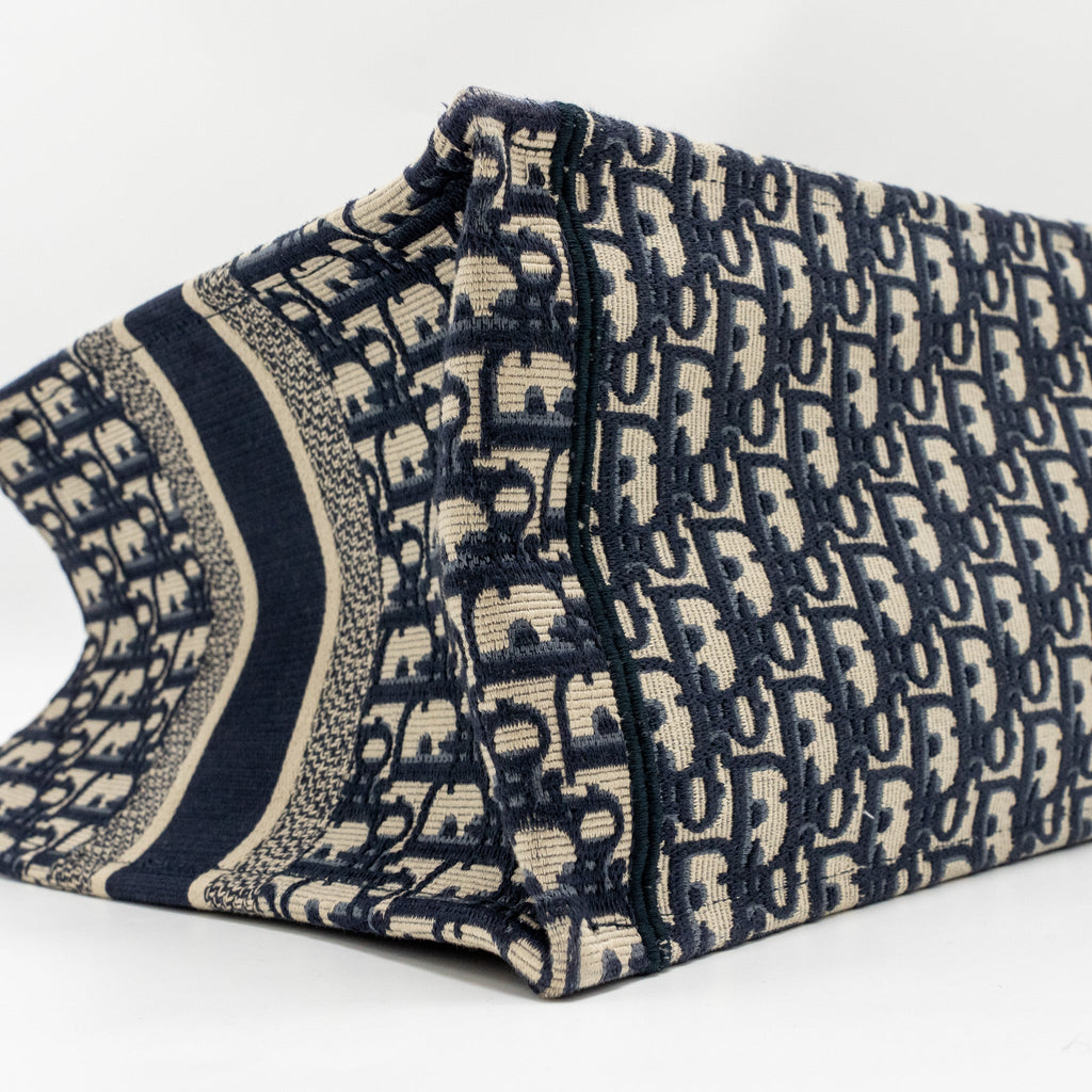 DIOR MEDIUM DIOR BOOK TOTE DIOR OBLIQUE EMBROIDERY ECRU/BLUE