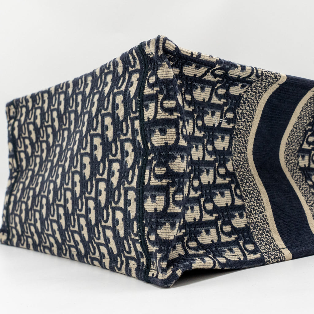 DIOR MEDIUM DIOR BOOK TOTE DIOR OBLIQUE EMBROIDERY ECRU/BLUE