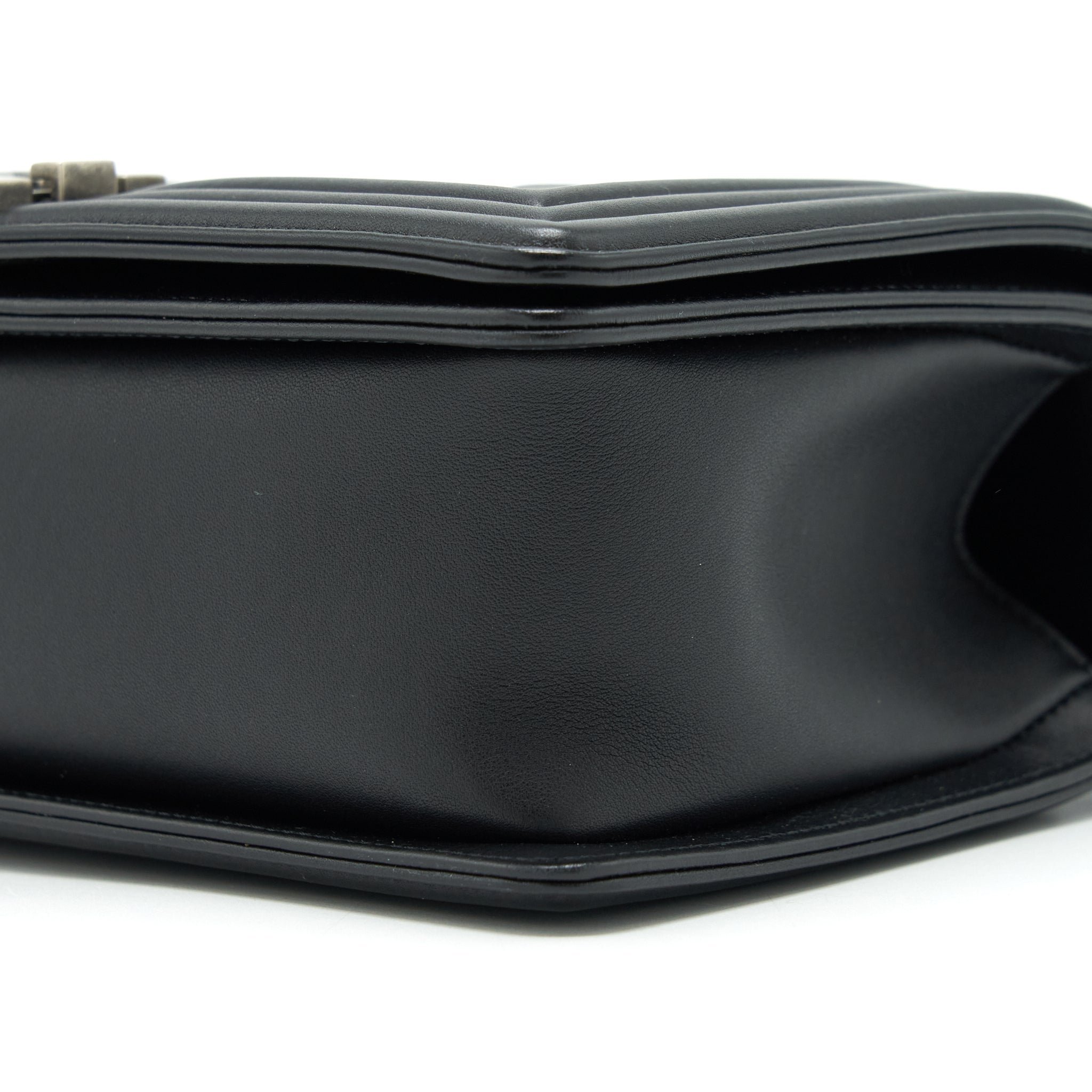CHANEL MEDIUM BOY CALFSKIN BLACK RUTHENIUM HARDWARE