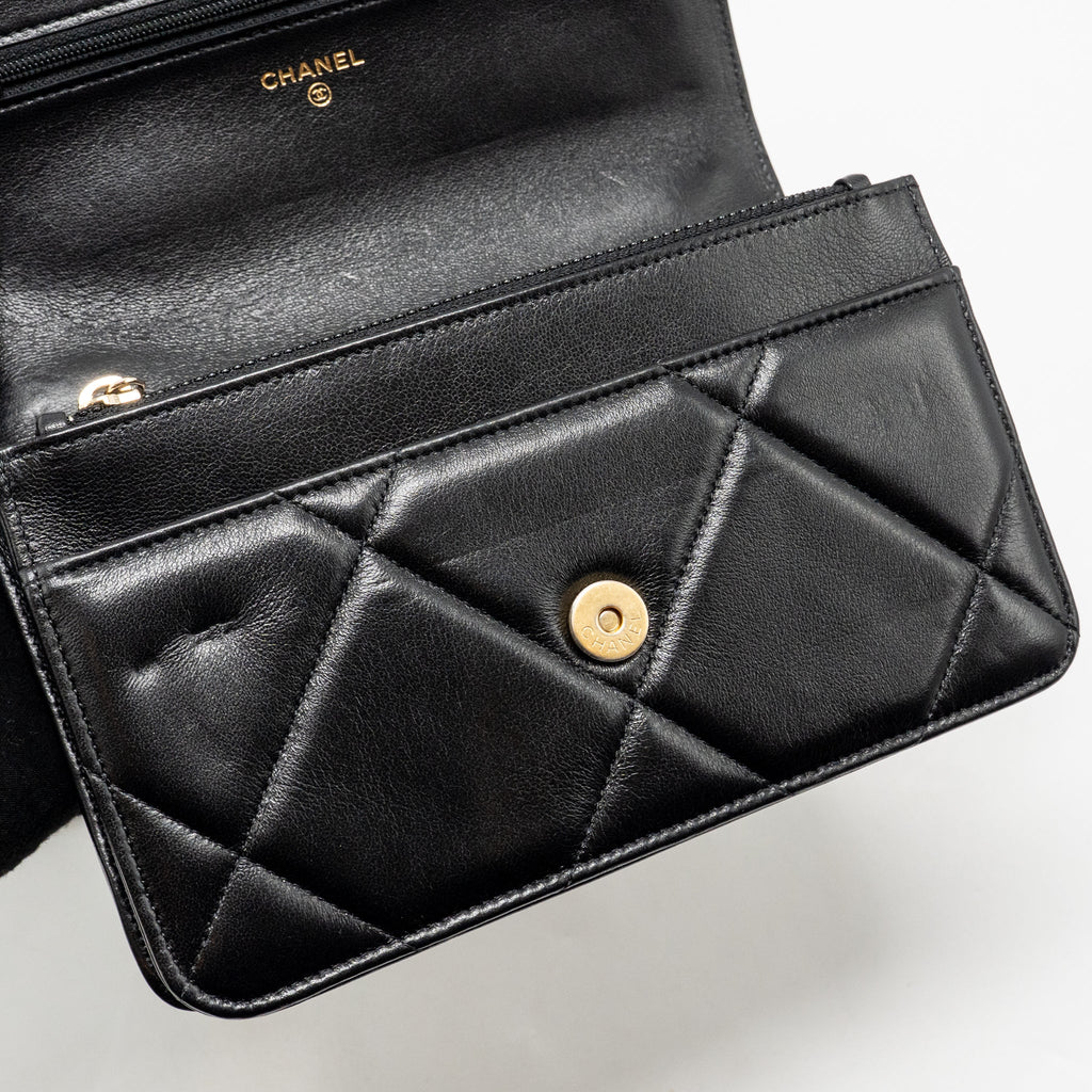 CHANEL 19 WALLET ON CHAIN LAMBSKIN BLACK MULTICOLOUR HARDWARE
