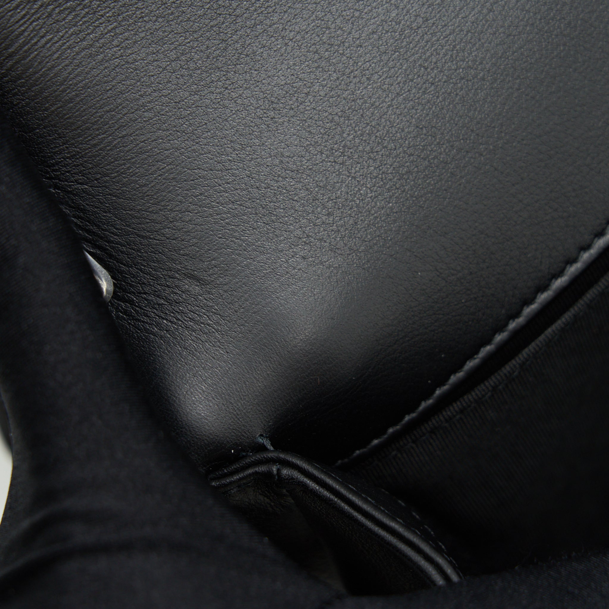 CHANEL MEDIUM BOY CALFSKIN BLACK RUTHENIUM HARDWARE