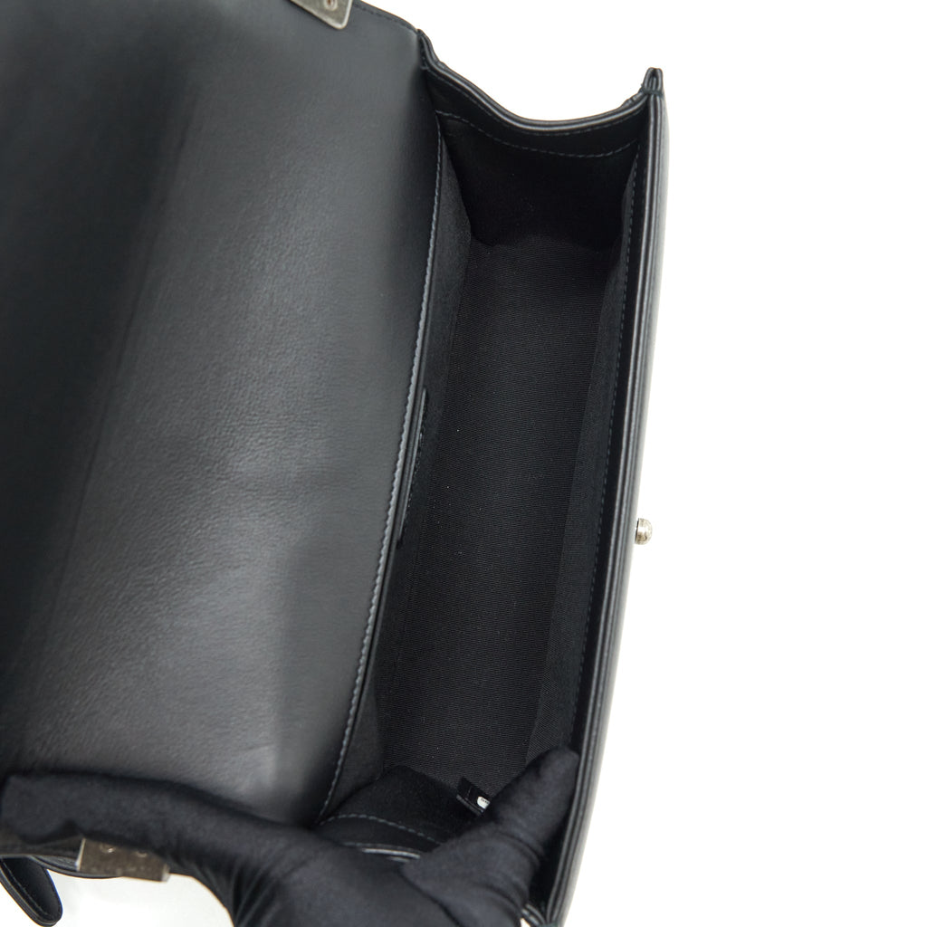CHANEL MEDIUM BOY CALFSKIN BLACK RUTHENIUM HARDWARE