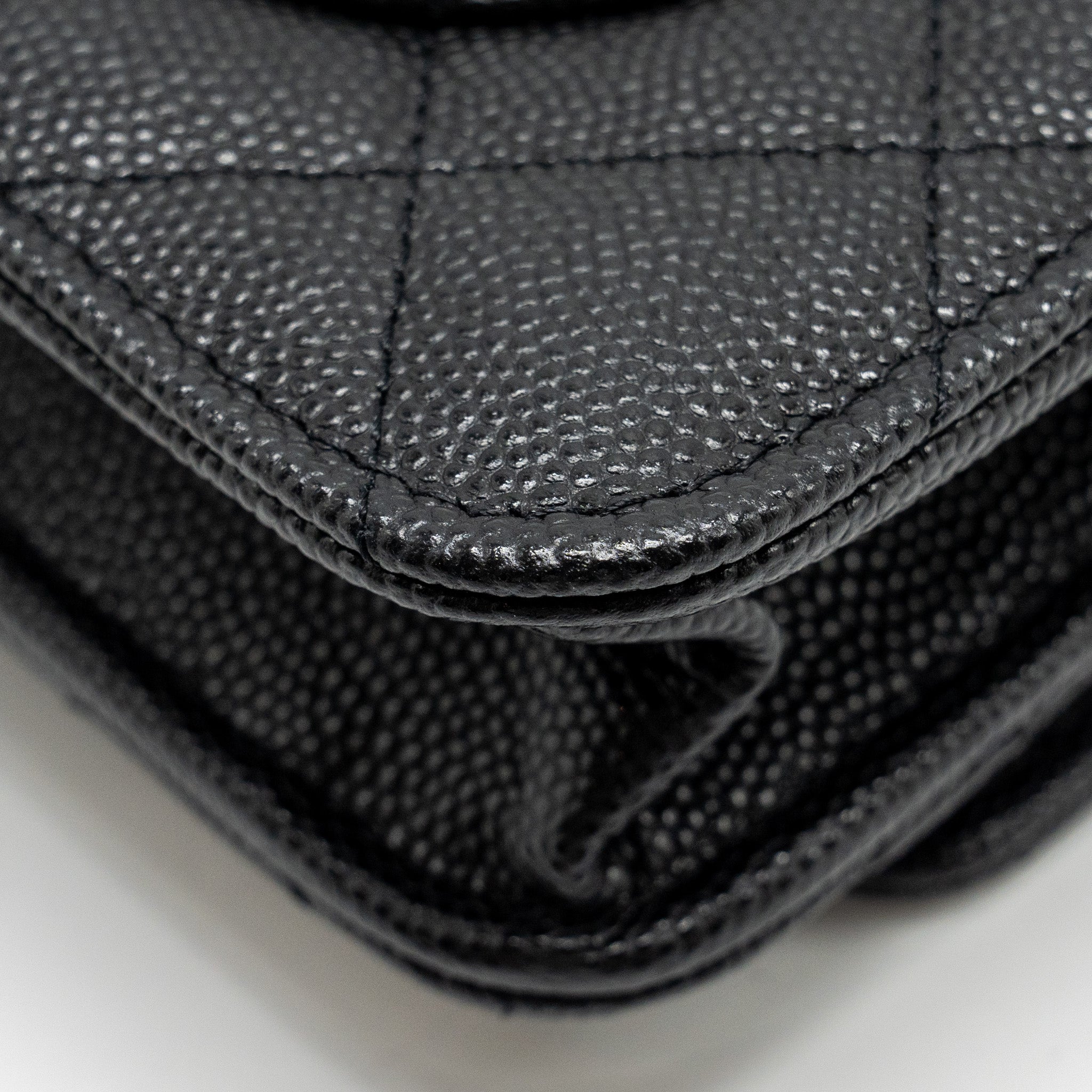 CHANEL DETAILED CC LOGO WALLET ON CHAIN CAVIAR BLACK LGHW (MICROCHIP)