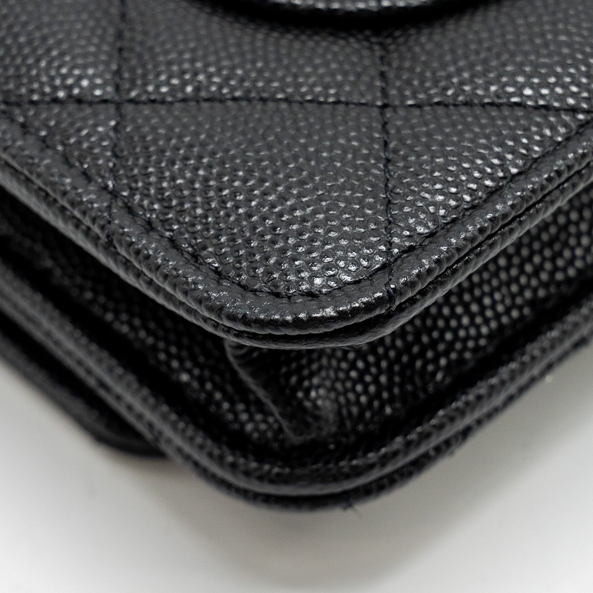 CHANEL DETAILED CC LOGO WALLET ON CHAIN CAVIAR BLACK LGHW (MICROCHIP)