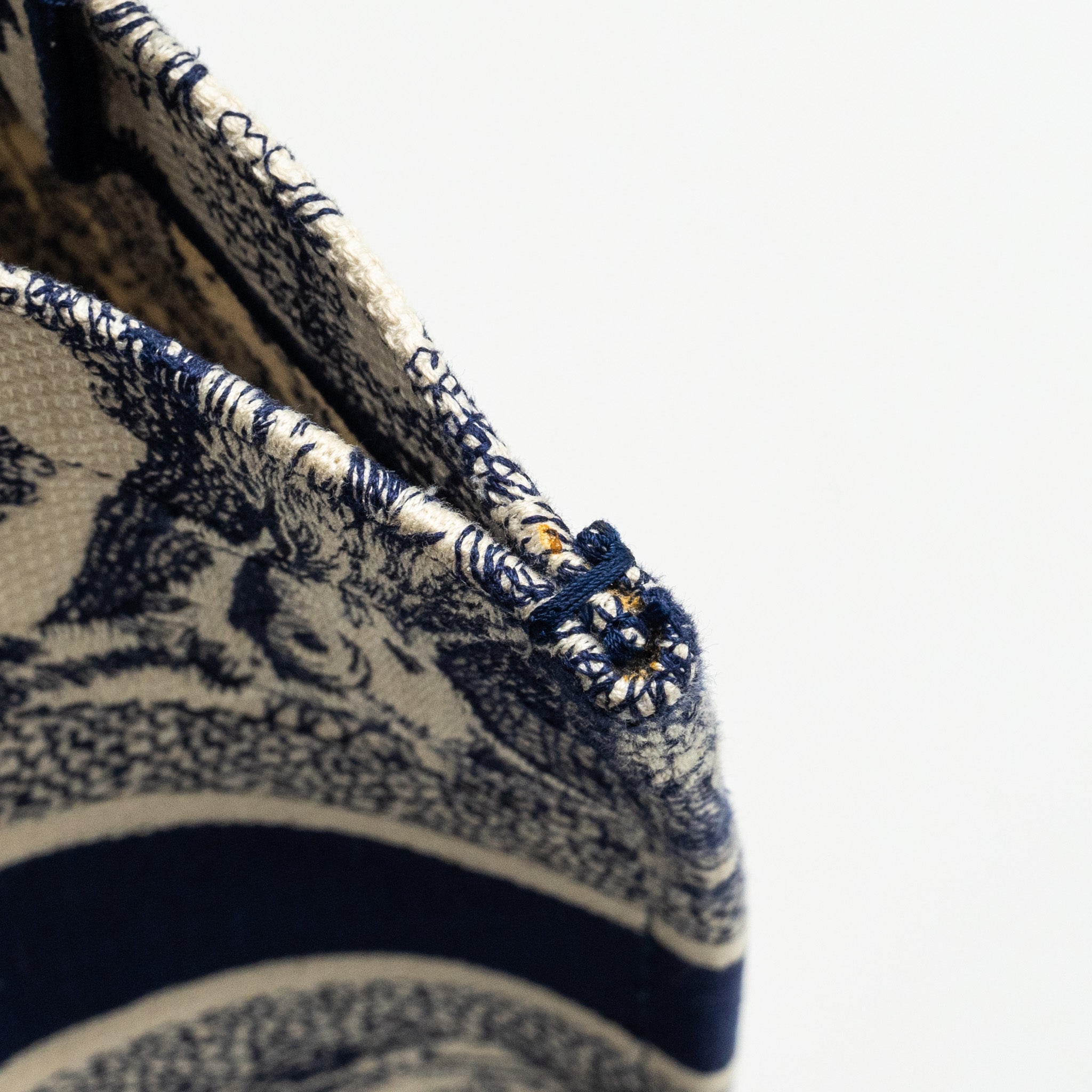 DIOR MEDIUM BOOK TOTE TOILE DE JOUY EMBROIDERY