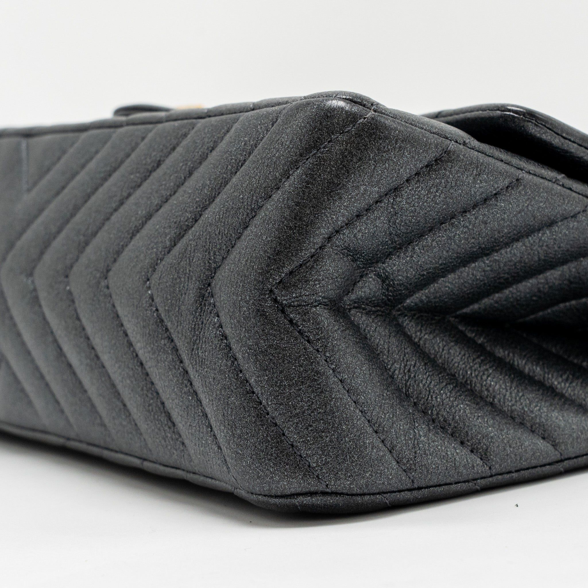 CHANEL LARGE 2.55 226 REISSUE DOUBLE FLAP BAG CHEVRON METALLIC CALFSKIN CHARCOAL GHW