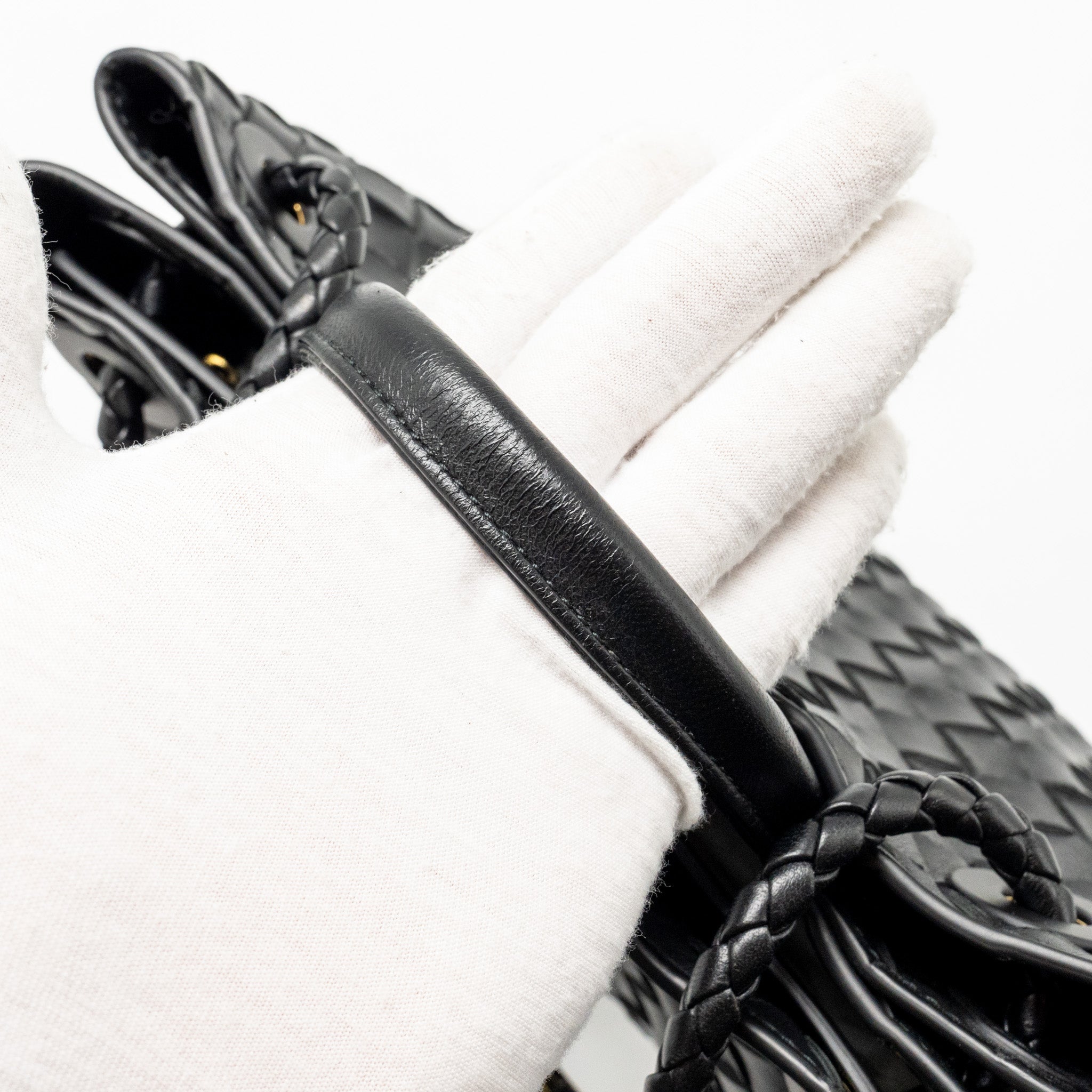 BOTTEGA VENETA SMALL ANDIAMO BAG LAMBSKIN BLACK GHW