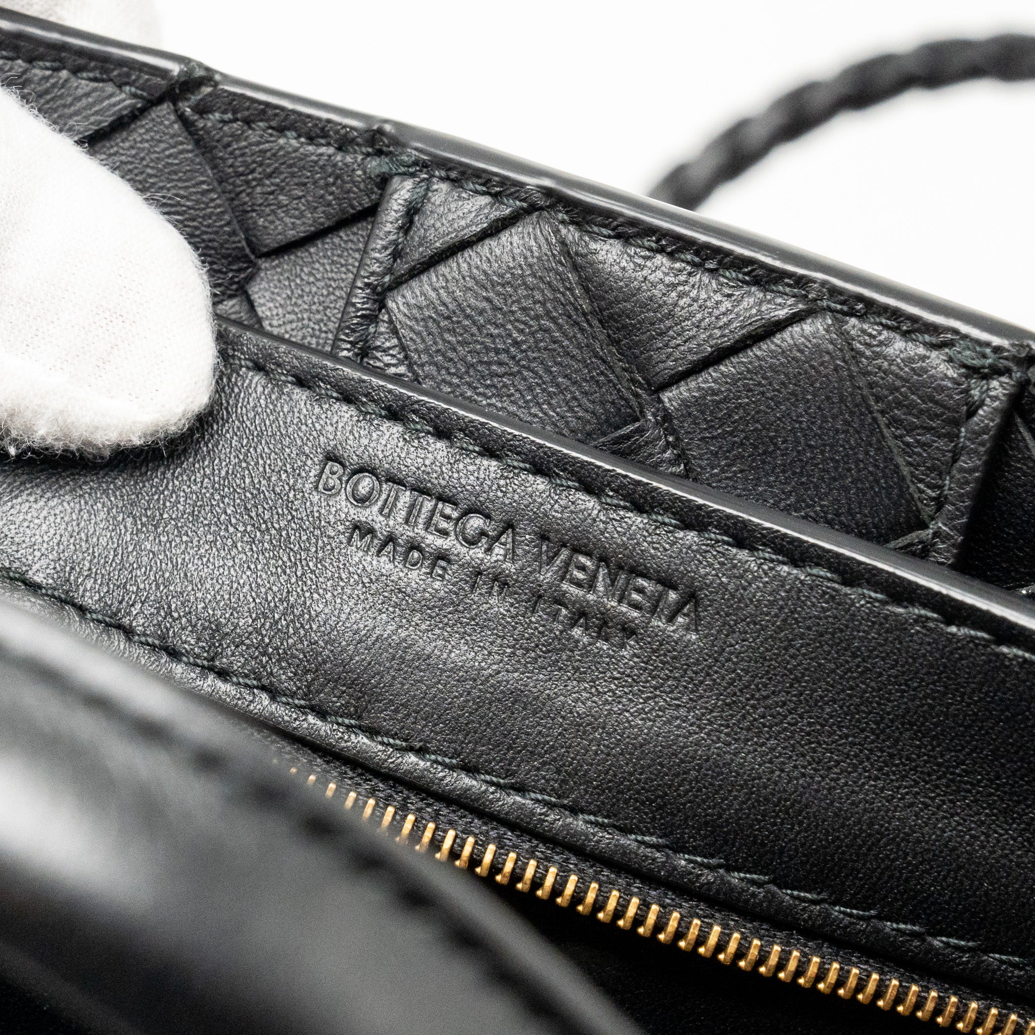 BOTTEGA VENETA SMALL ANDIAMO BAG LAMBSKIN BLACK GHW