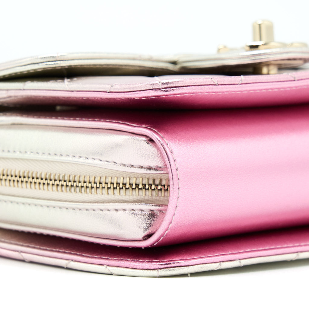 CHANEL 21P CROSSBODY FLAP BAG LAMBSKIN IRIDESCENT PINK LGHW(MICROCHIP)