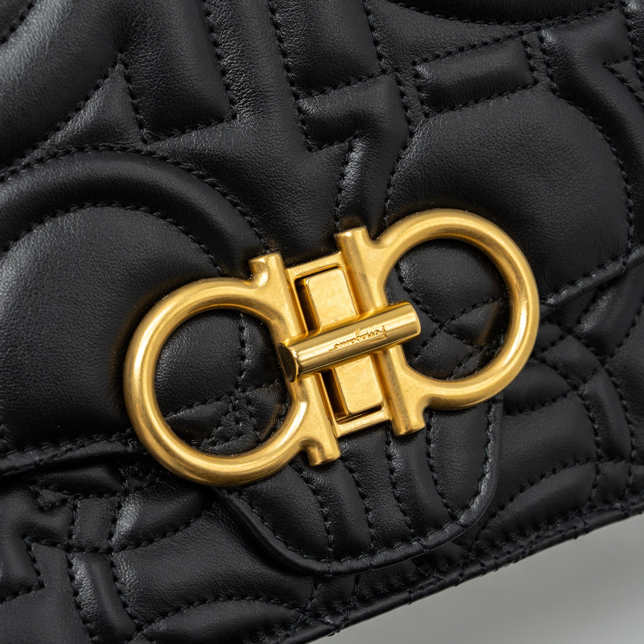 SALVATORE FERRAGAMO GLANCING QUILTED LEATHER SHOULDER BAG CALFSKIN BLACK GHW