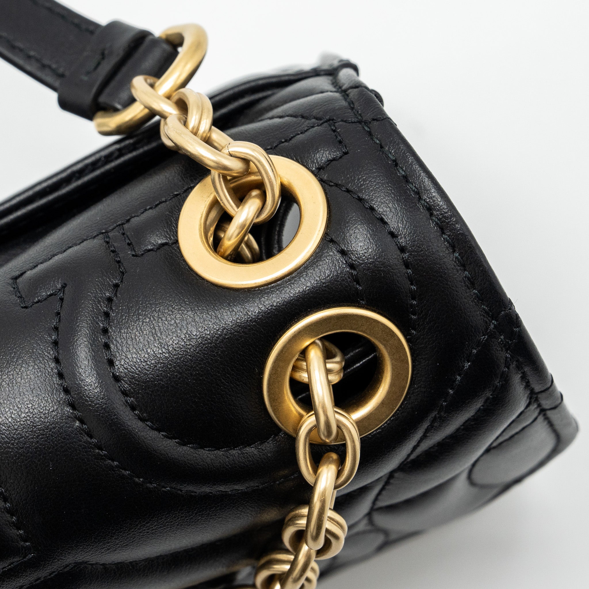 SALVATORE FERRAGAMO GLANCING QUILTED LEATHER SHOULDER BAG CALFSKIN BLACK GHW