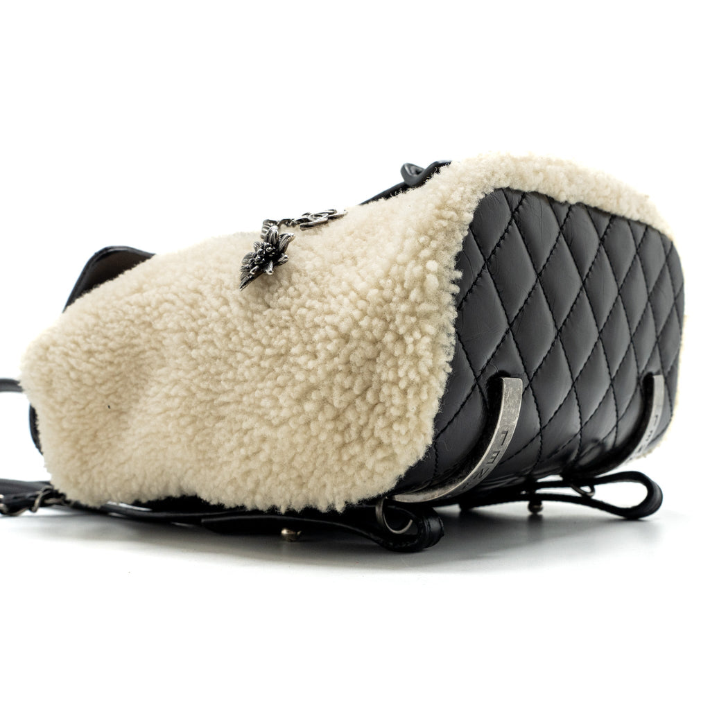 CHANEL SMALL MOUNTAIN BACKPACK QUILTED CALFSKIN / SHEARLING MULTICOLOUR RUTHENIUM HARDWARE