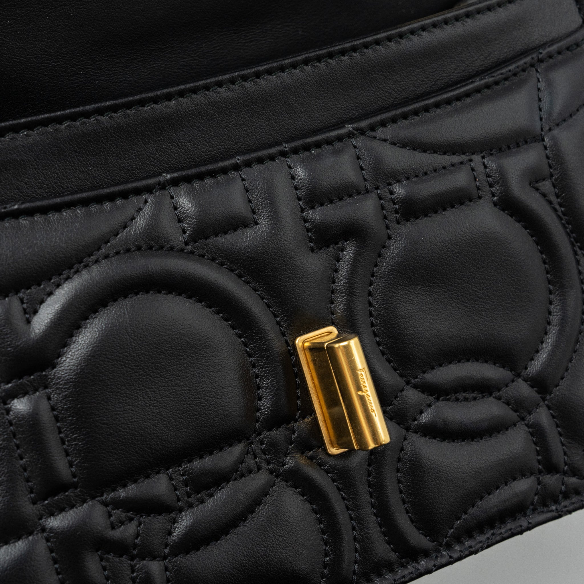 SALVATORE FERRAGAMO GLANCING QUILTED LEATHER SHOULDER BAG CALFSKIN BLACK GHW