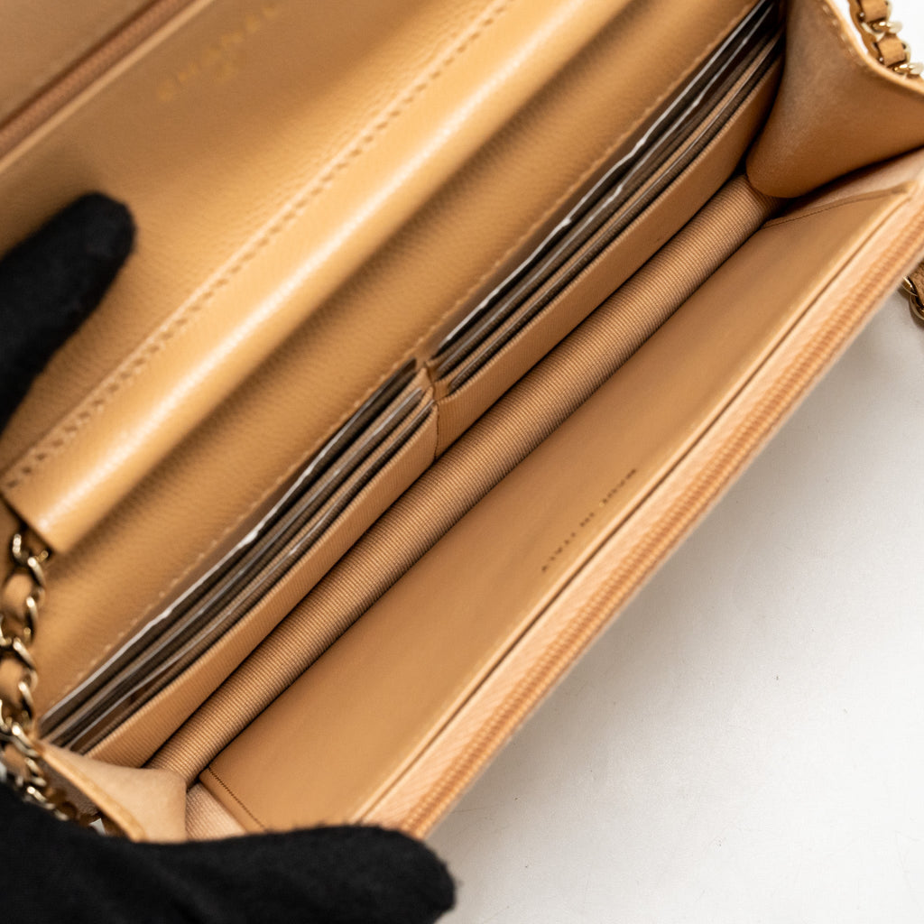 CHANEL DETAILED CC CLASSIC WALLET ON CHAIN CAVIAR BEIGE LGHW (MICROCHIP)