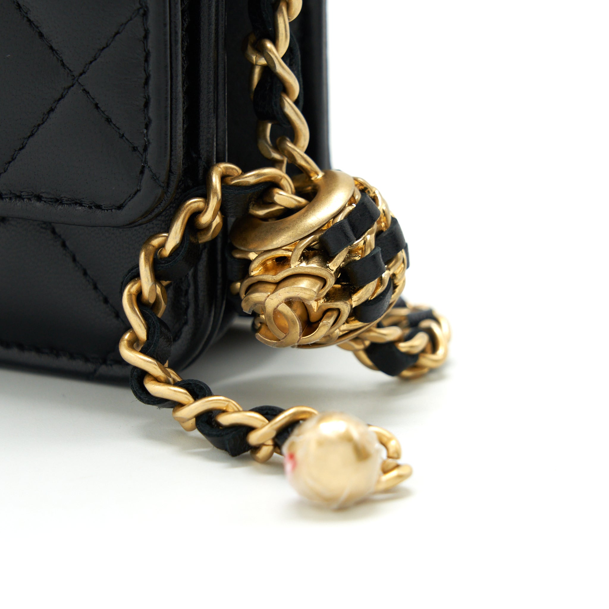 CHANEL 22S PEARL CRUSH WALLET ON CHAIN LAMBSKIN BLACK GHW (MICROCHIP)