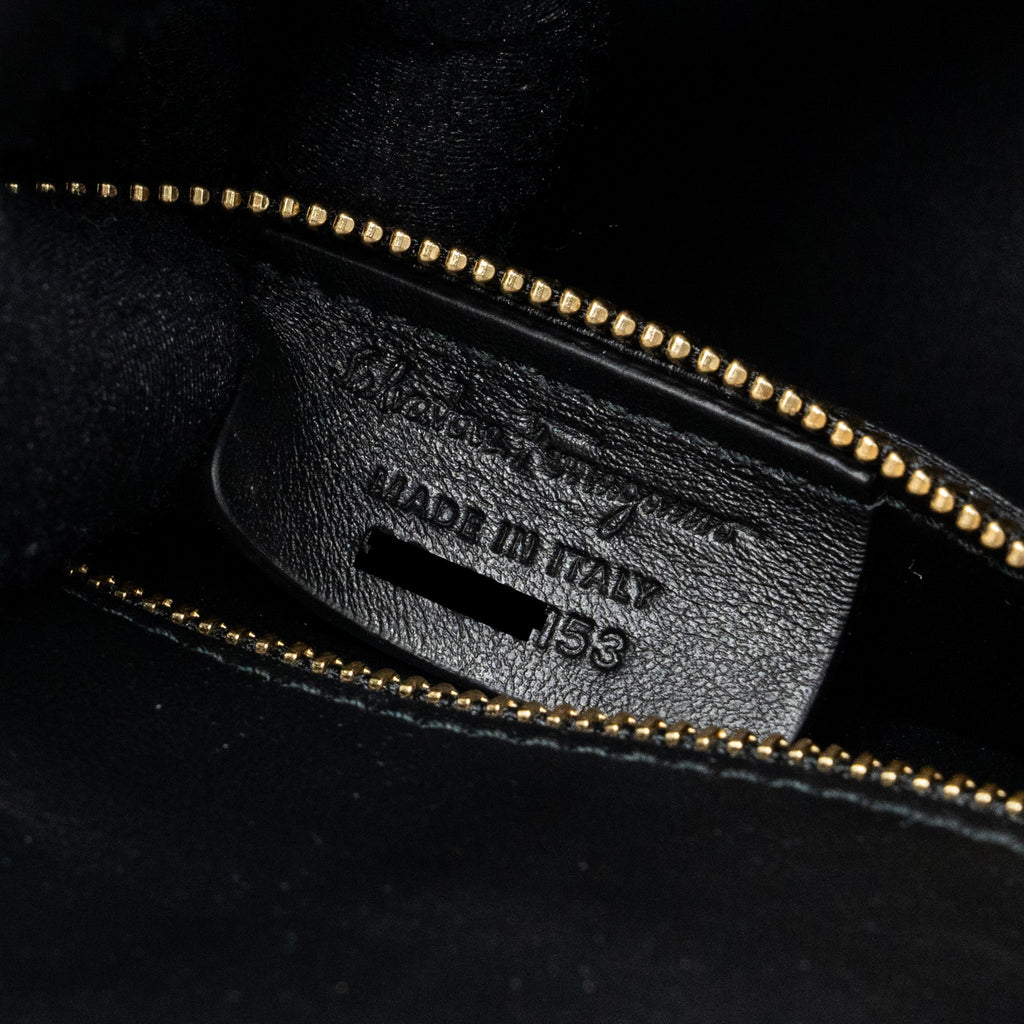 SALVATORE FERRAGAMO GLANCING QUILTED LEATHER SHOULDER BAG CALFSKIN BLACK GHW