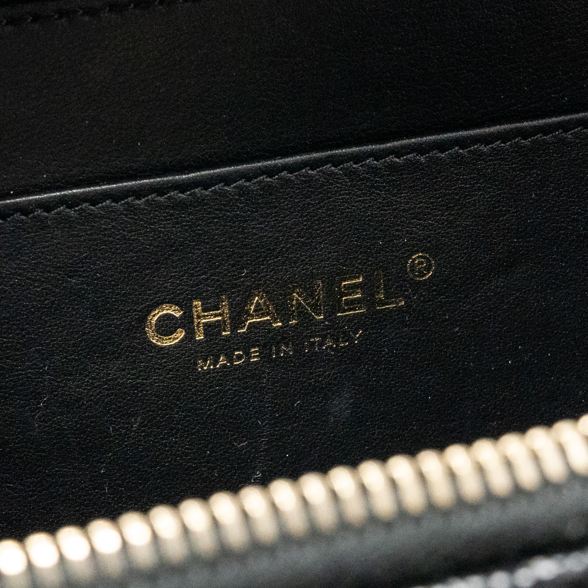 CHANEL LOGO DETAILED HANDLE MINI PICK ME UP VANITY CASE CAVIAR BLACK GHW (MICROCHIP)