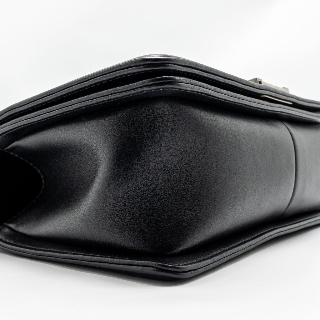 CHANEL MEDIUM BOY BAG CALFSKIN BLACK RUTHENIUM HARDWARE