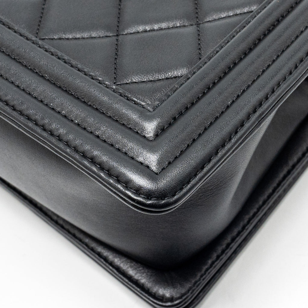 CHANEL MEDIUM BOY BAG CALFSKIN BLACK RUTHENIUM HARDWARE