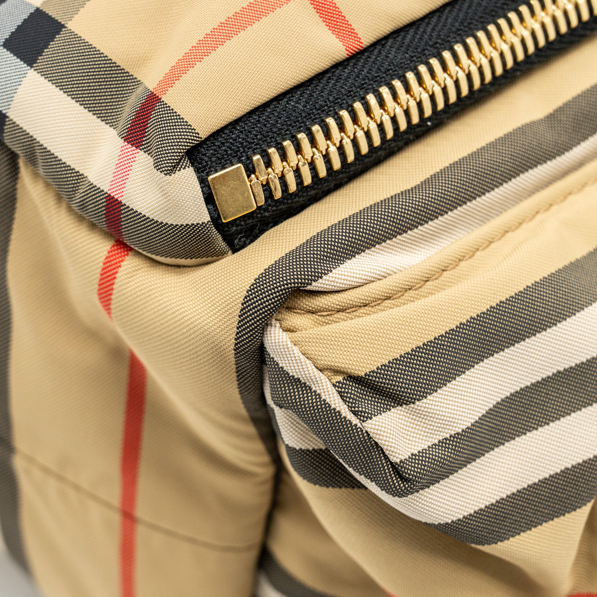 BURBERRY MEDIUM BACKPACK NYLON MULTICOLOUR GHW