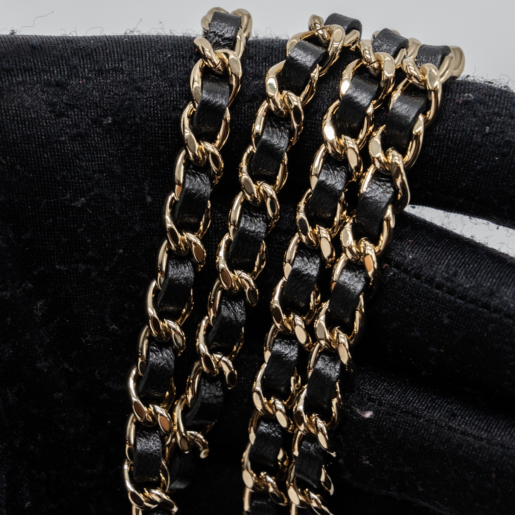 CHANEL TOP HANDLE MINI VANITY CASE WITH CHAINS LAMBSKIN BLACK LGHW