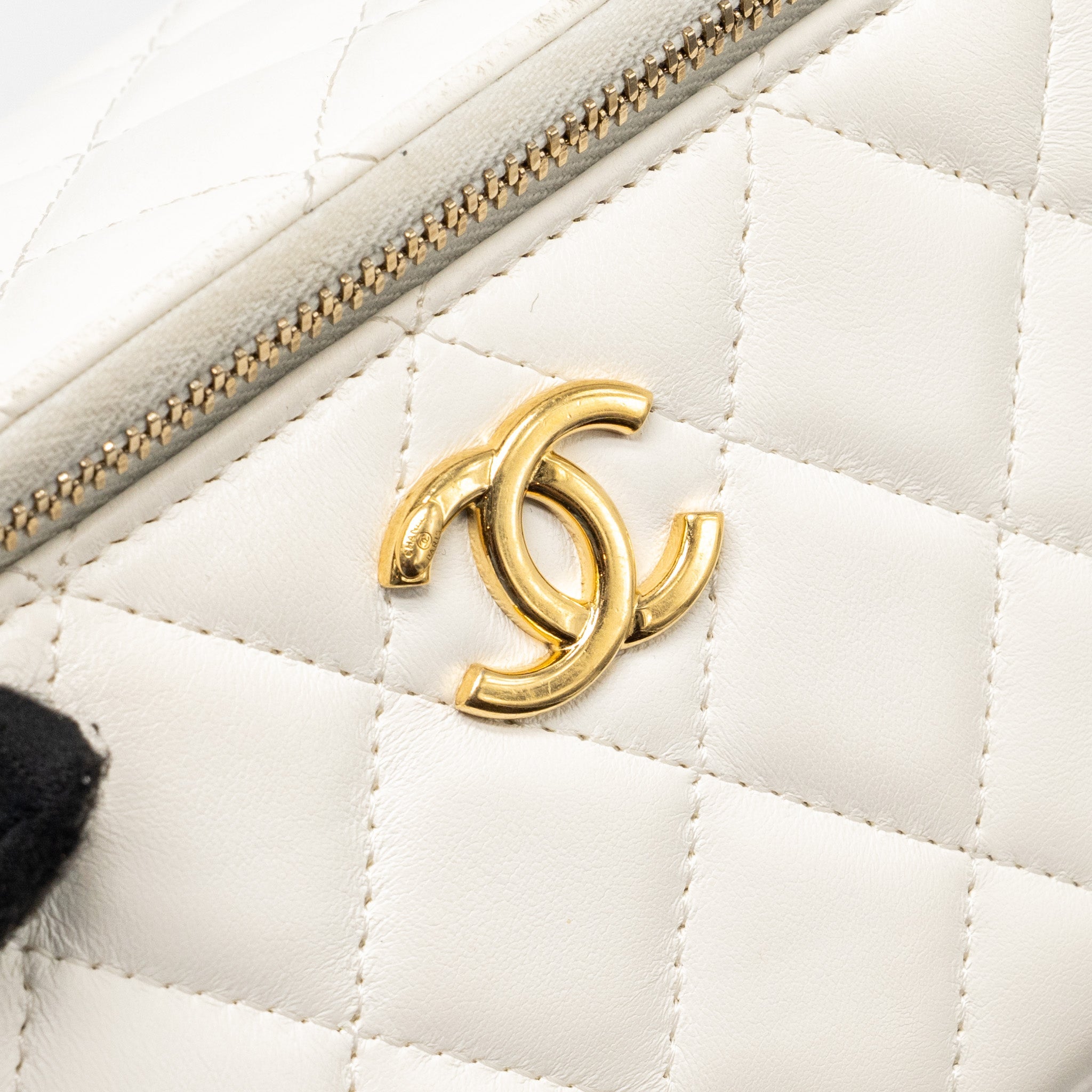CHANEL LETTER/CC LOGO CHAIN LONG VANITY CASE LAMBSKIN WHITE GHW(MICROCHIP)
