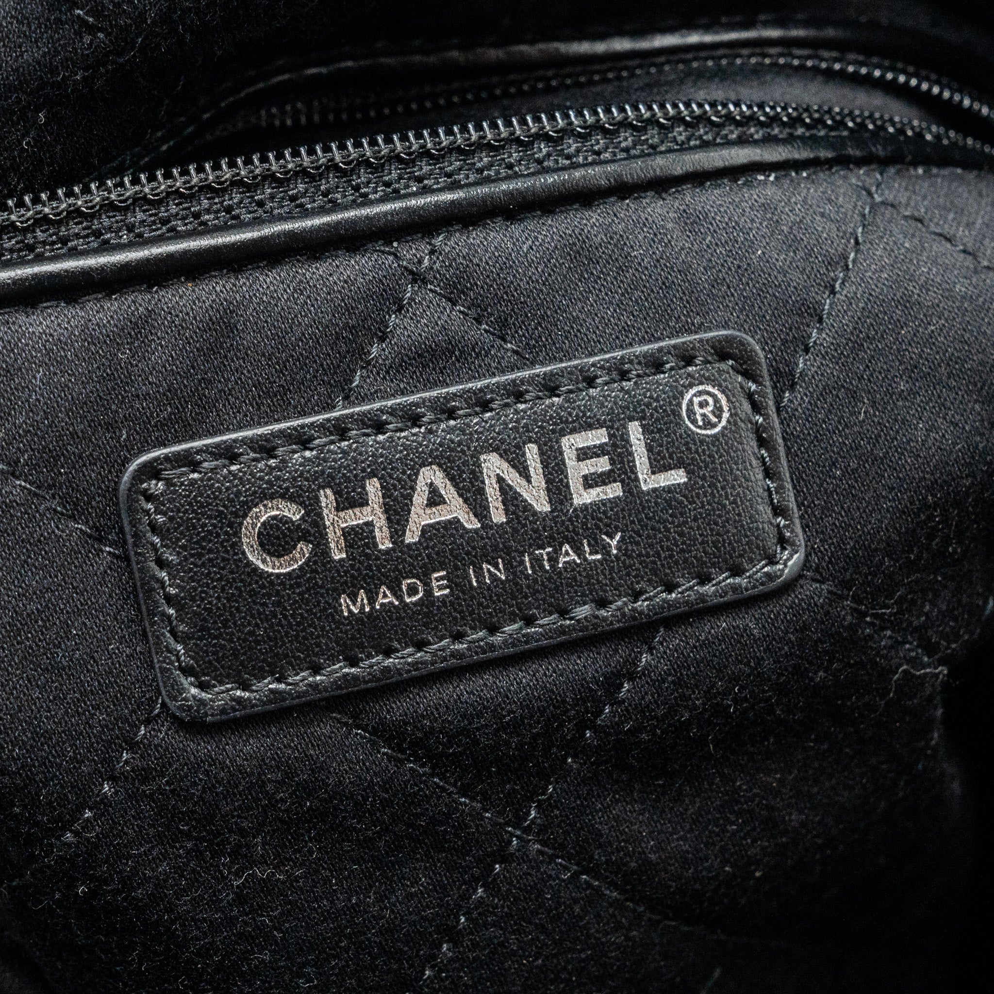 CHANEL MEDIUM 22 BAG CALFSKIN BLACK SHW (MICROCHIP)